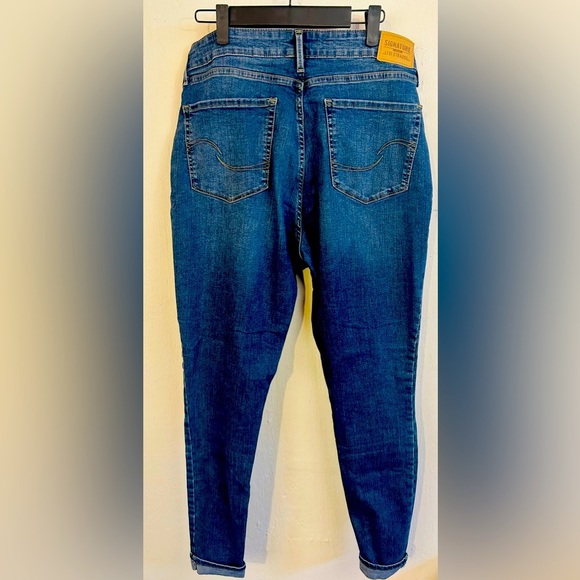 Levi Strauss Signature Gold Women's Totally Shaping Skinny Jeans, size 14L - Picture 5 of 6